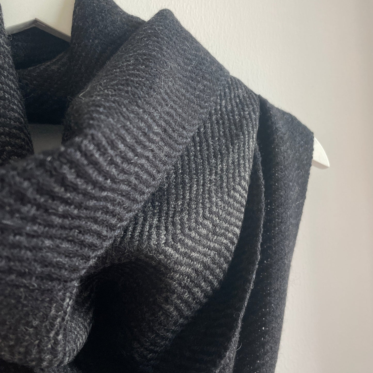 Silky herringbone dark