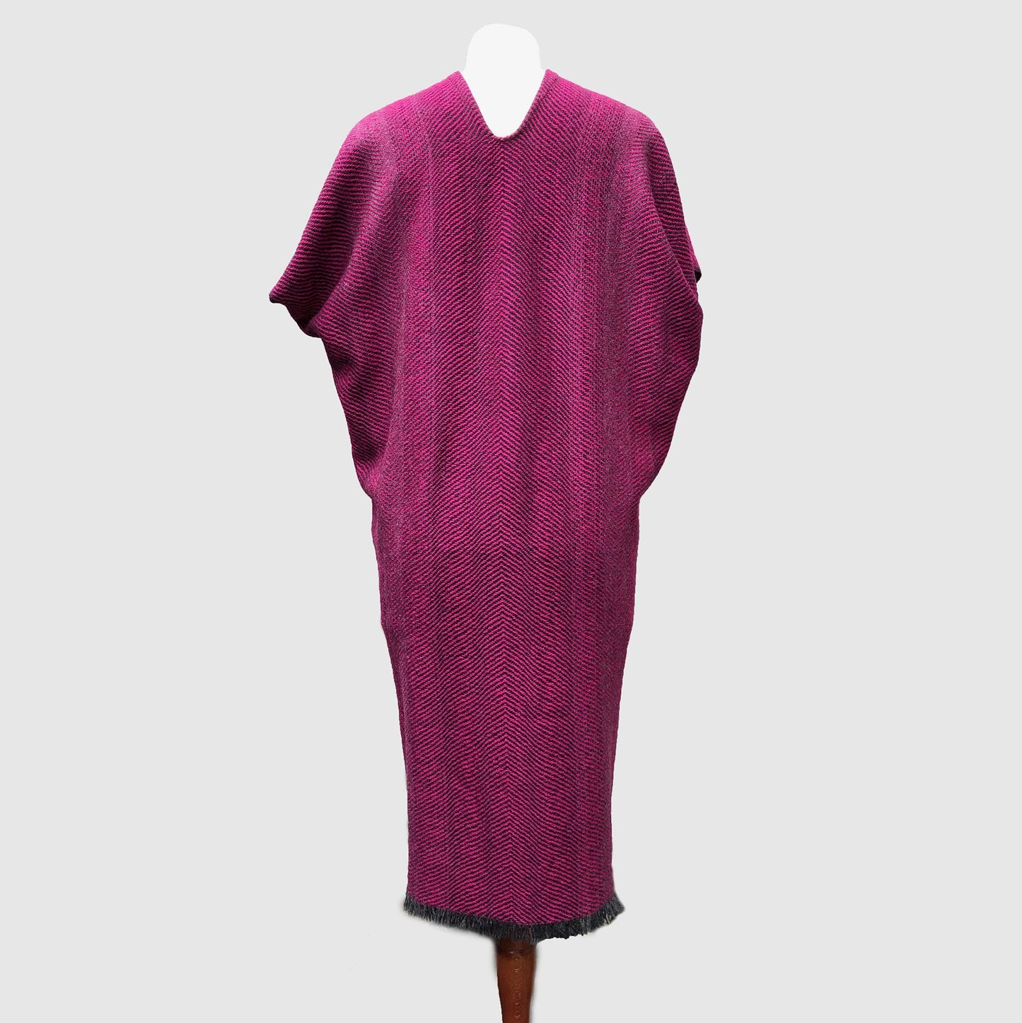 Silky med-heavy weave