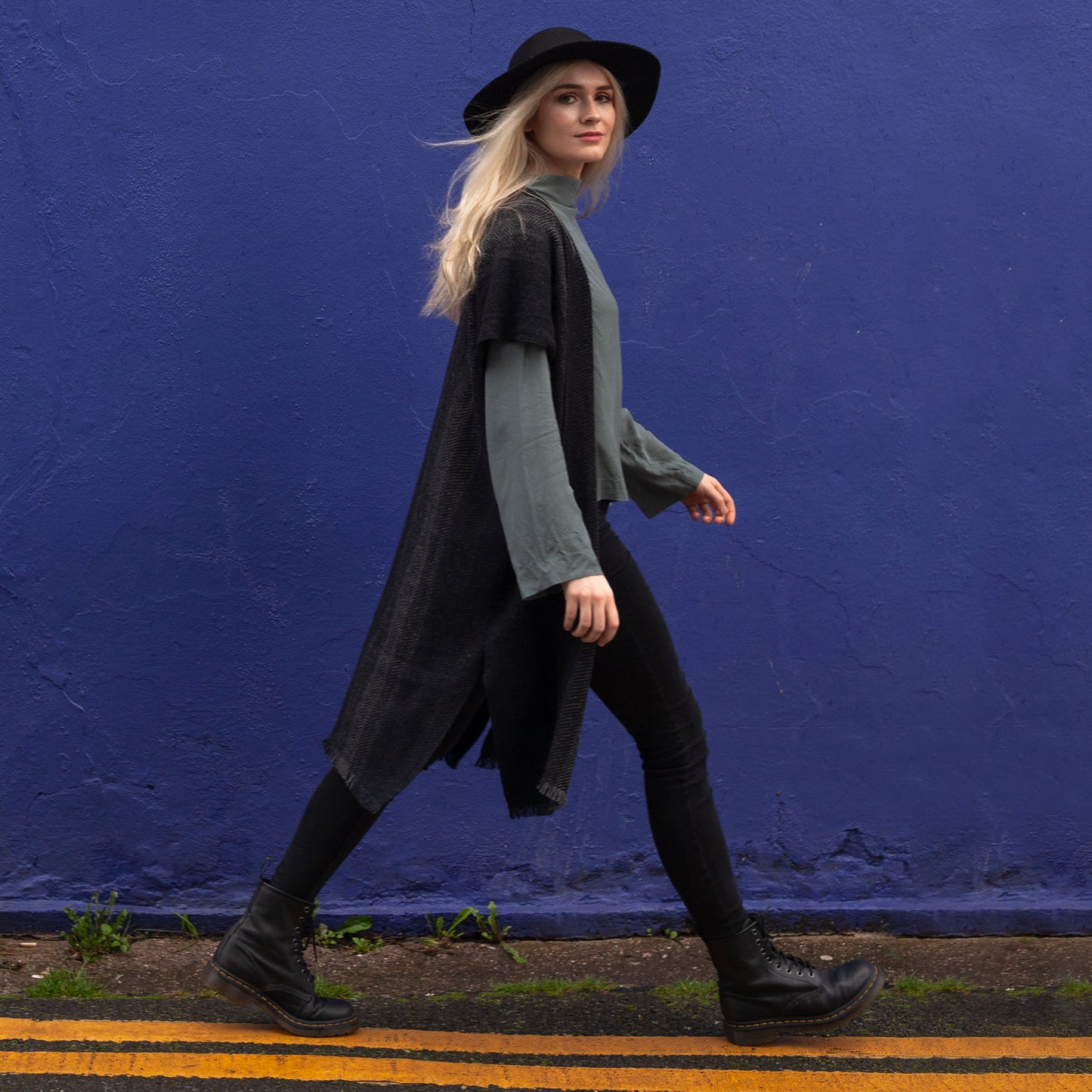 Silky med-heavy weave