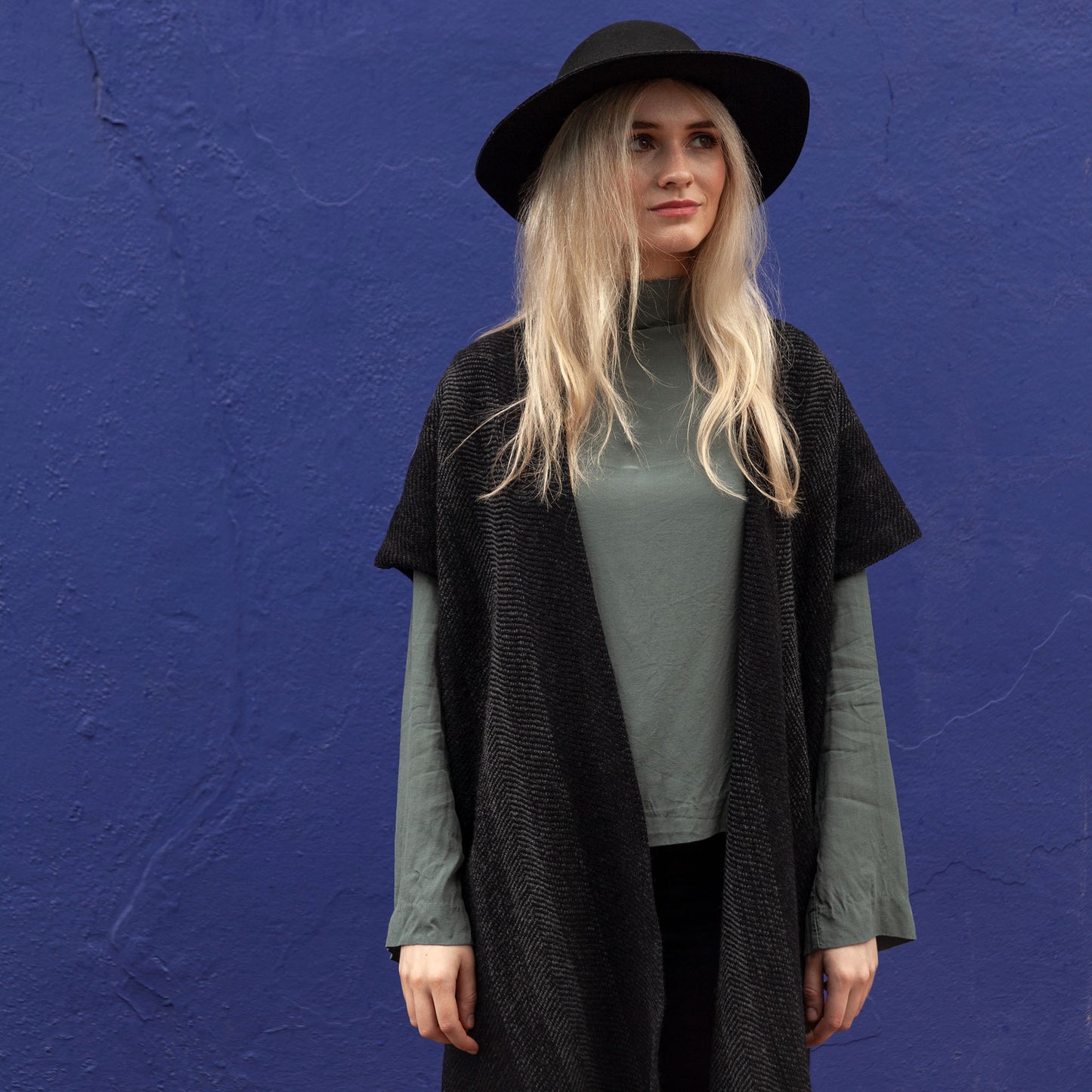 Silky med-heavy weave