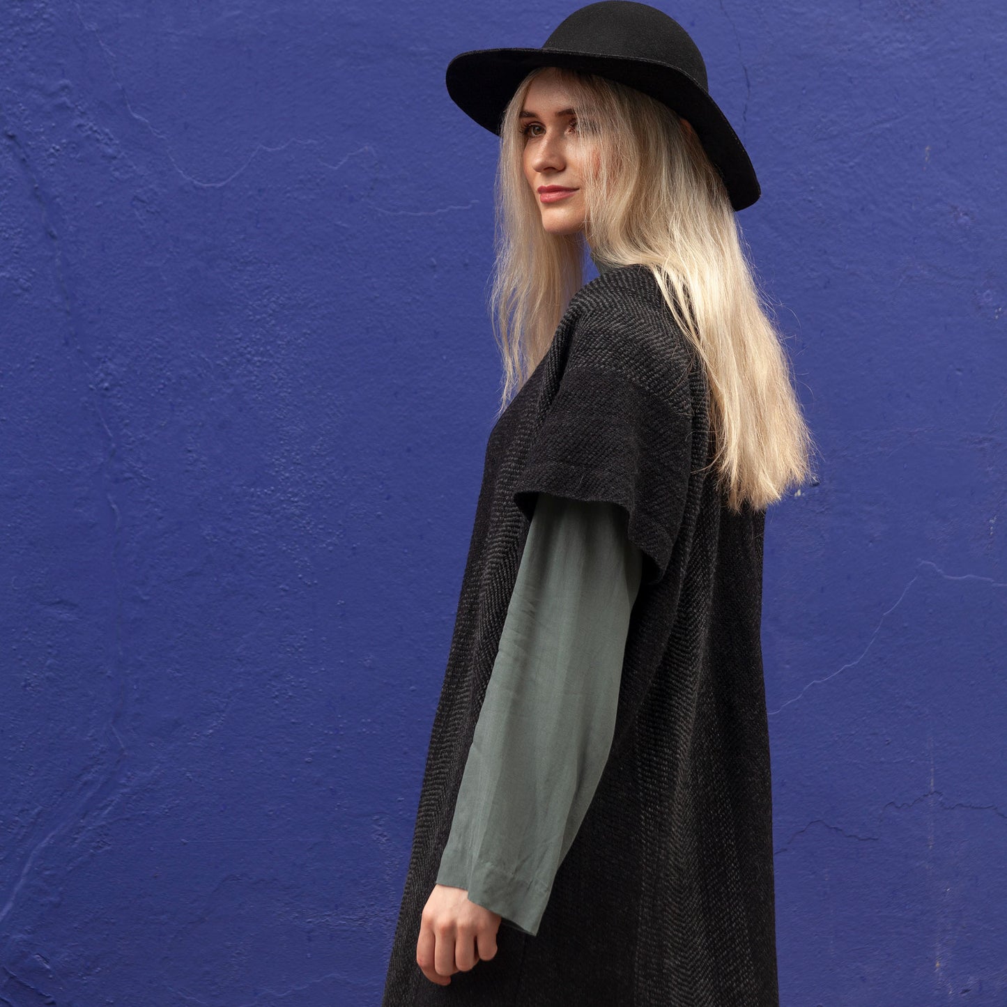 Silky med-heavy weave