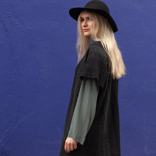 Silky med-heavy weave