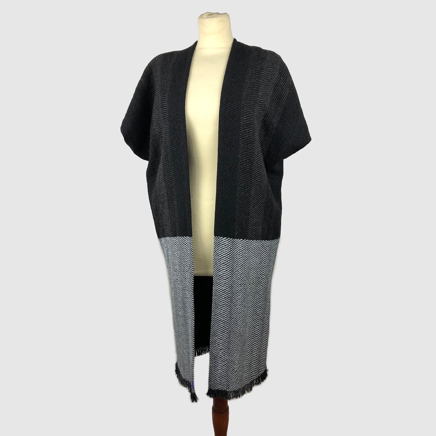 Silky med-heavy weave