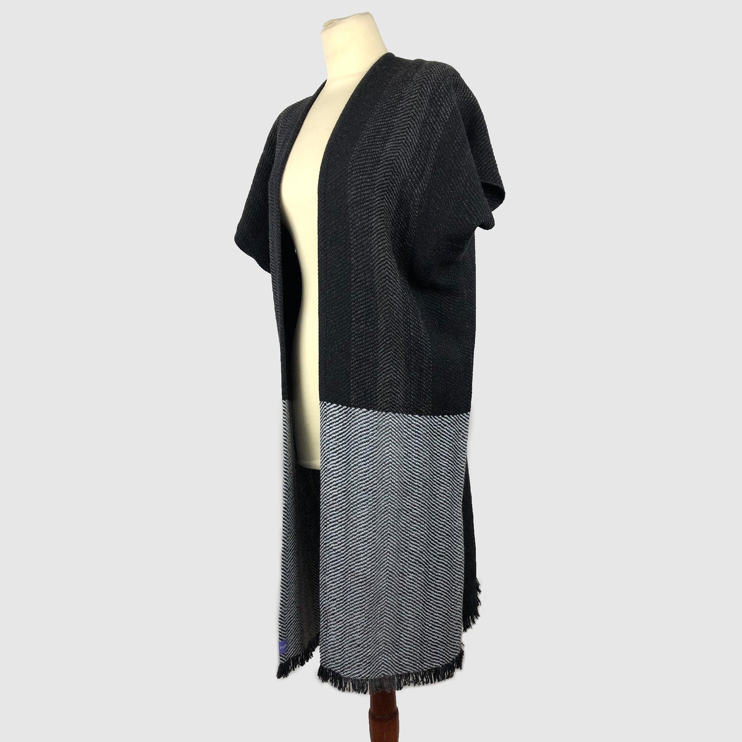 Silky med-heavy weave