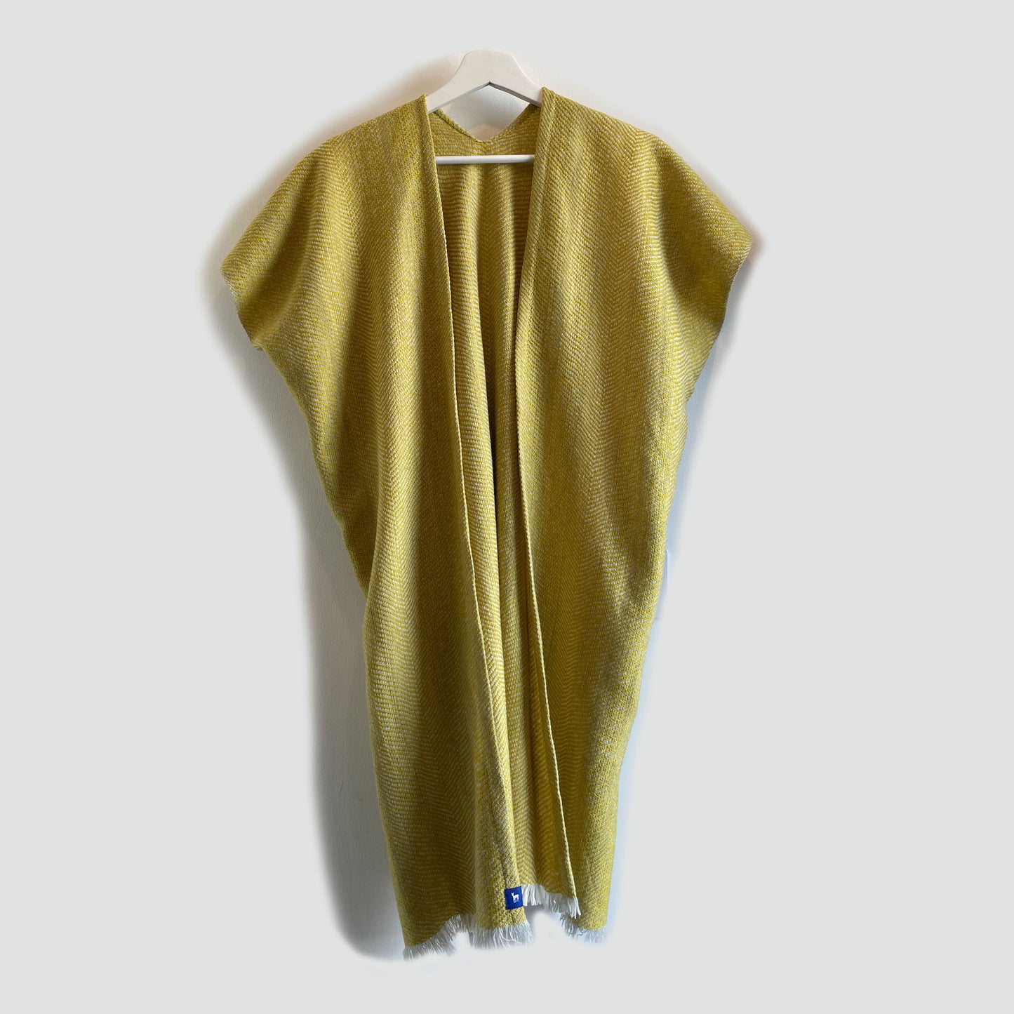 Silky med-heavy weave