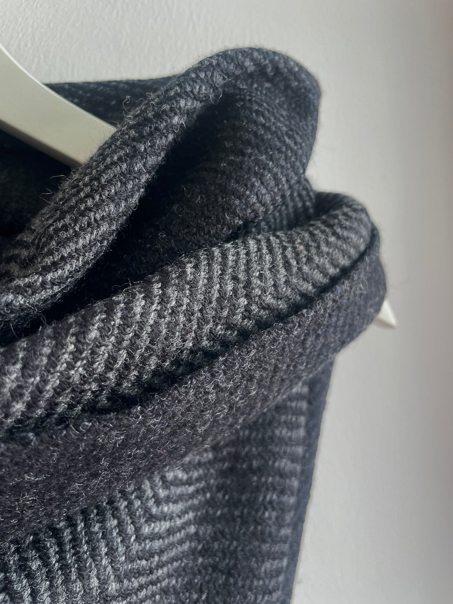 Silky herringbone light